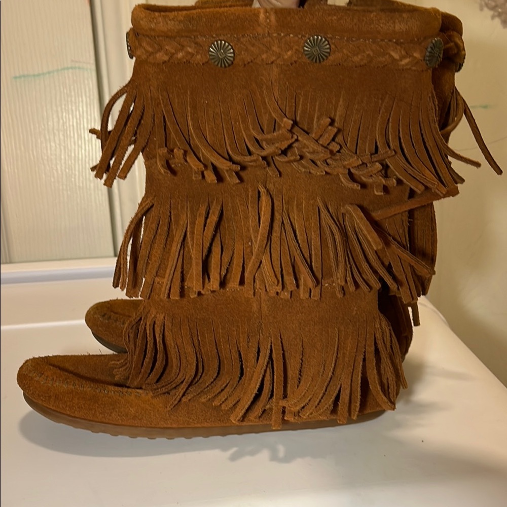 Minnetonka Tan Suede Fringe Boots